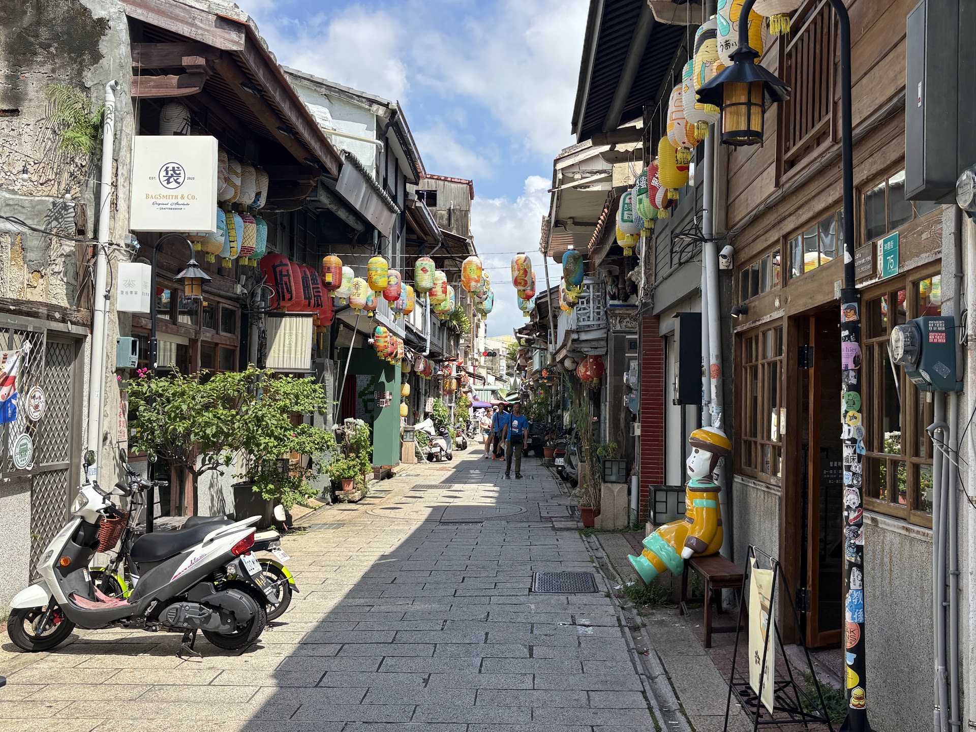 台南の路地に、静かな朝が流れている―神農街の一杯のコーヒーと古い街の空気